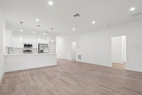 Casa en venta en Apopka, Florida, 4 dormitorios, 178.74 m2 № 2236824 - foto 14