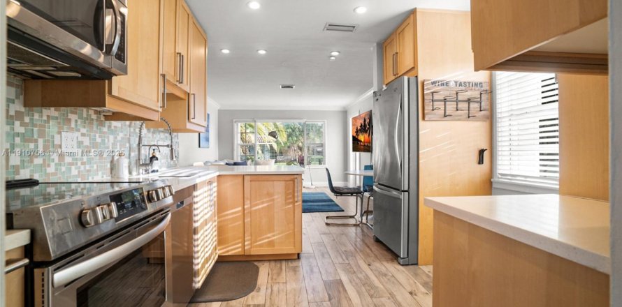 Casa en Hollywood, Florida 3 dormitorios, 115.01 m2 № 1966905