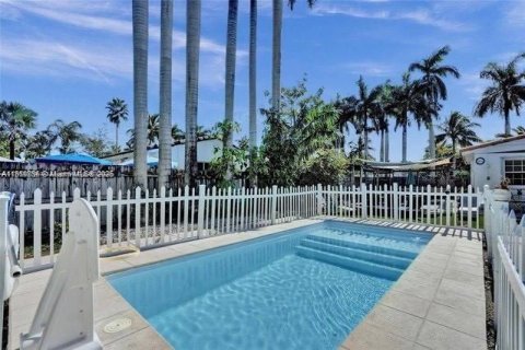 Casa en venta en Hollywood, Florida, 3 dormitorios, 115.01 m2 № 1966905 - foto 2