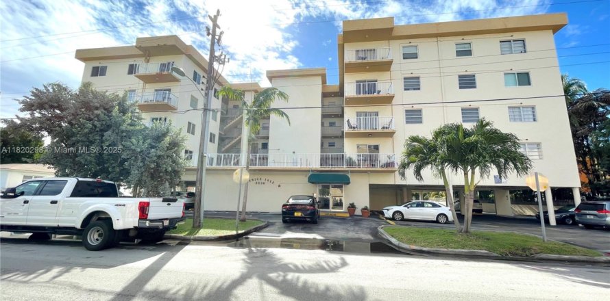 Condominio en North Miami Beach, Florida, 1 dormitorio № 1779571