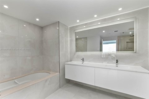 Condominio en alquiler en Miami Beach, Florida, 2 dormitorios, 100.71 m2 № 1895870 - foto 13
