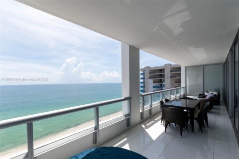 Condominio en alquiler en Miami Beach, Florida, 2 dormitorios, 100.71 m2 № 1895870 - foto 3