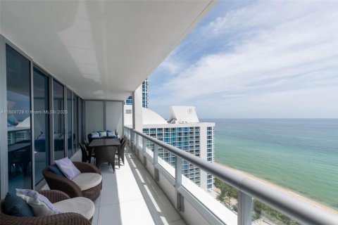 Condominio en alquiler en Miami Beach, Florida, 2 dormitorios, 100.71 m2 № 1895870 - foto 2