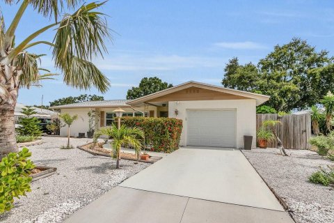 House in Bradenton, Florida 2 bedrooms, 130.25 sq.m. № 1802140 - photo 1