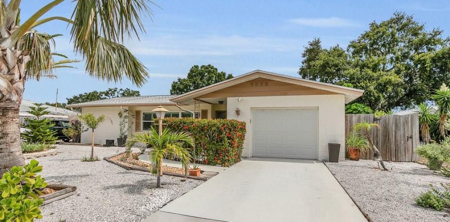 House in Bradenton, Florida 2 bedrooms, 130.25 sq.m. № 1802140