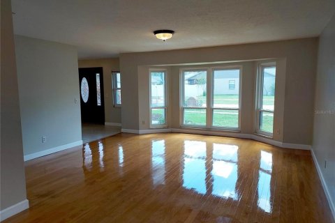 House in Brandon, Florida 4 bedrooms, 248.98 sq.m. № 2222372 - photo 13