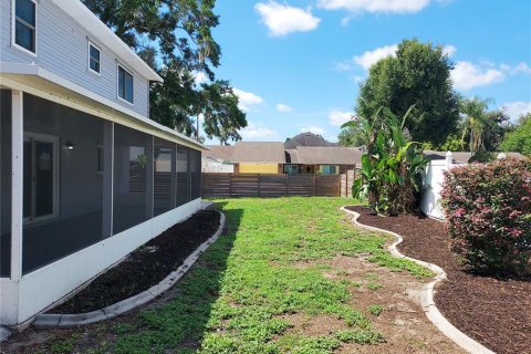 House in Brandon, Florida 4 bedrooms, 248.98 sq.m. № 2222372 - photo 6