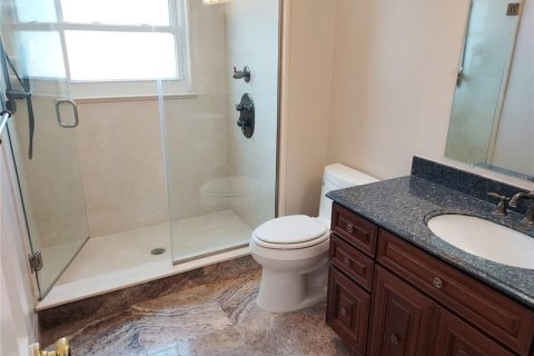 House in Brandon, Florida 4 bedrooms, 248.98 sq.m. № 2222372 - photo 24