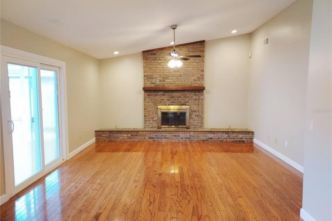 House in Brandon, Florida 4 bedrooms, 248.98 sq.m. № 2222372 - photo 19