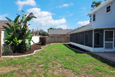 House in Brandon, Florida 4 bedrooms, 248.98 sq.m. № 2222372 - photo 4