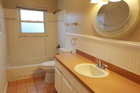 House in Brandon, Florida 4 bedrooms, 248.98 sq.m. № 2222372 - photo 27