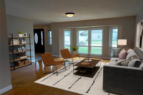 House in Brandon, Florida 4 bedrooms, 248.98 sq.m. № 2222372 - photo 12