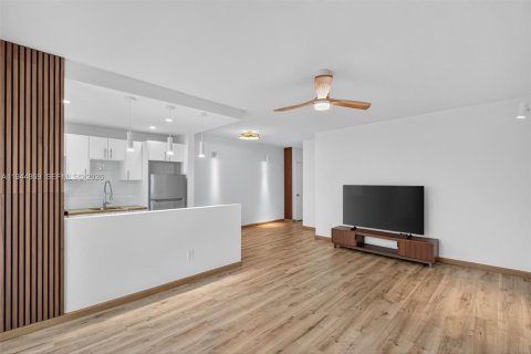 Кондоминиум с 1 спальней в Майами-Бич, Флорида № 2002850