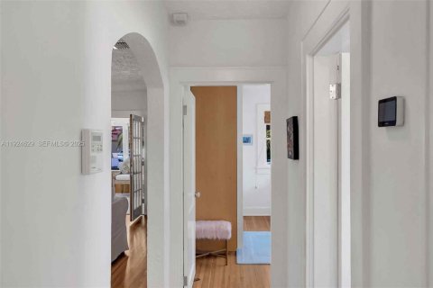 Casa en venta en Miami Shores, Florida, 2 dormitorios, 99.68 m2 № 1984192 - foto 22