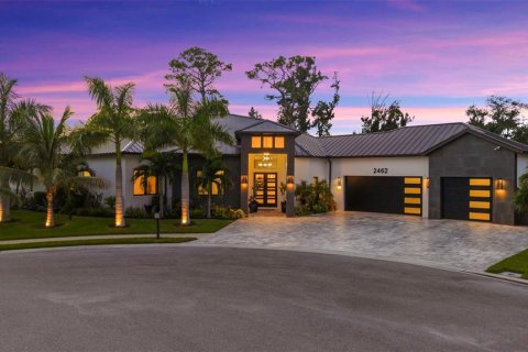 House in Sarasota, Florida 4 bedrooms, 290.78 sq.m. № 2339737