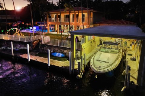 Купить виллу или дом в Корал-Гейблс, Флорида 6 спален, 366.96м2, № 1998558 - фото 5