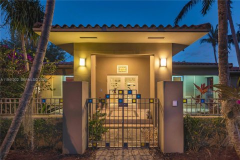 Купить виллу или дом в Корал-Гейблс, Флорида 6 спален, 366.96м2, № 1998558 - фото 8