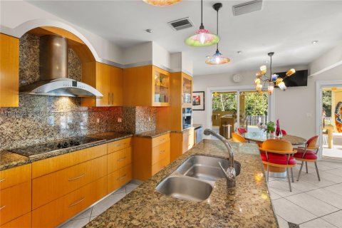 Купить виллу или дом в Корал-Гейблс, Флорида 6 спален, 366.96м2, № 1998558 - фото 17