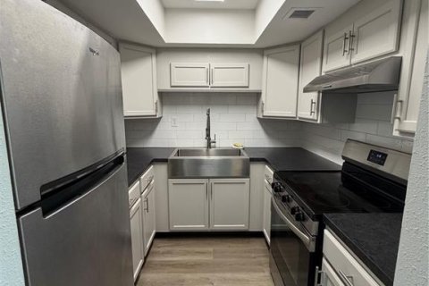 Condo in Port Charlotte, Florida, 1 bedroom № 2219424 - photo 5