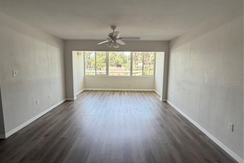 Condo in Port Charlotte, Florida, 1 bedroom № 2219424 - photo 4