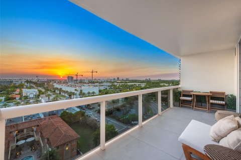 Copropriété à vendre à Surfside, Floride: 2 chambres, 117.06 m2 № 1977371 - photo 2