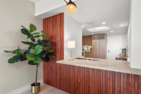 Copropriété à vendre à Surfside, Floride: 2 chambres, 117.06 m2 № 1977371 - photo 12