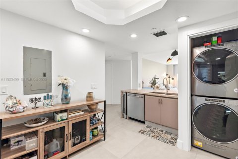 Copropriété à vendre à Surfside, Floride: 2 chambres, 117.06 m2 № 1977371 - photo 18