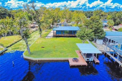 House in Astor, Florida 2 bedrooms, 144.56 sq.m. № 2396356
