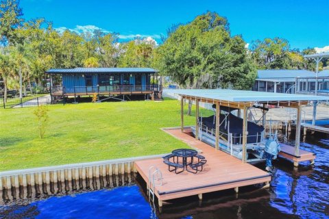 House in Astor, Florida 2 bedrooms, 144.56 sq.m. № 2396356 - photo 13