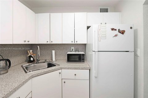 Condo in Palmetto Bay, Florida, 2 bedrooms  № 1834523 - photo 7