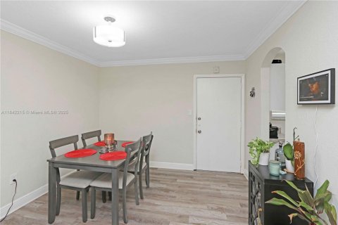 Condo in Palmetto Bay, Florida, 2 bedrooms  № 1834523 - photo 10