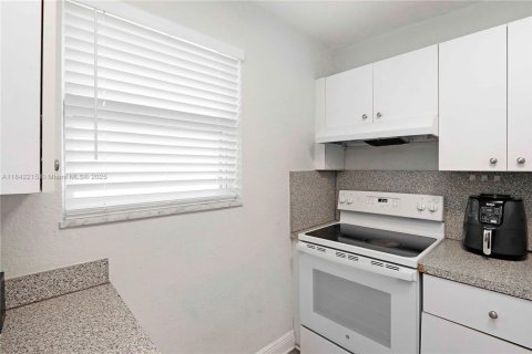 Condo in Palmetto Bay, Florida, 2 bedrooms  № 1834523 - photo 20