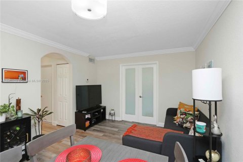 Condo in Palmetto Bay, Florida, 2 bedrooms  № 1834523 - photo 4