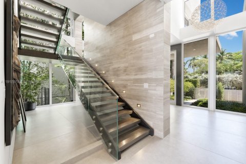 House in Miami, Florida 5 bedrooms, 492.66 sq.m. № 1994050 - photo 24