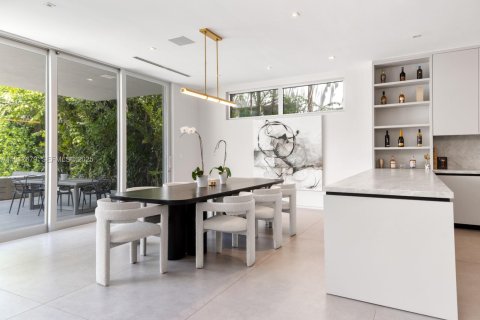 House in Miami, Florida 5 bedrooms, 492.66 sq.m. № 1994050 - photo 23