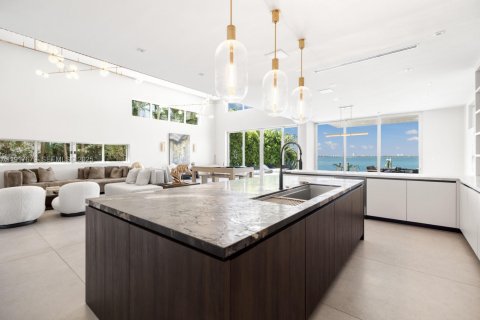 House in Miami, Florida 5 bedrooms, 492.66 sq.m. № 1994050 - photo 18