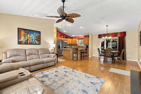 House in The Villages, Florida 3 bedrooms, 129.32 sq.m. № 2427169 - photo 4
