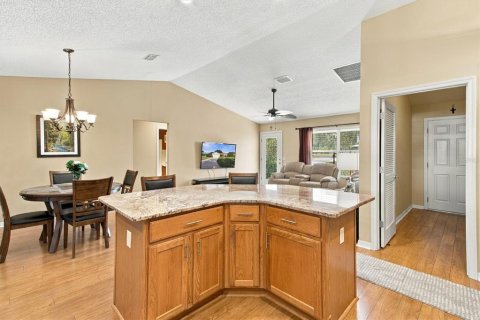 House in The Villages, Florida 3 bedrooms, 129.32 sq.m. № 2427169 - photo 10