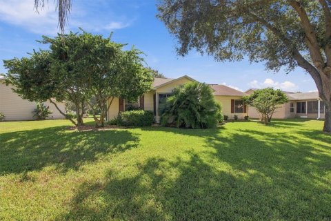 House in The Villages, Florida 3 bedrooms, 129.32 sq.m. № 2427169 - photo 27