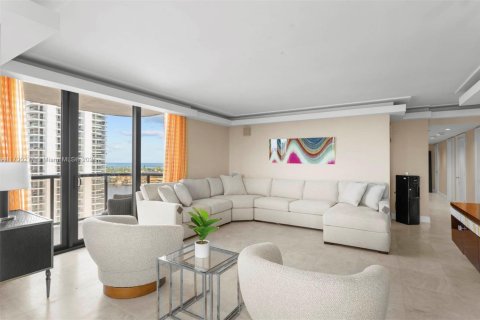 Снять в аренду кондоминиум в Авентура, Флорида 2 спальни, 169.55м2, № 1959099 - фото 3