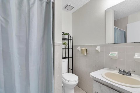 Condo in New Port Richey, Florida, 2 bedrooms  № 1681620 - photo 15