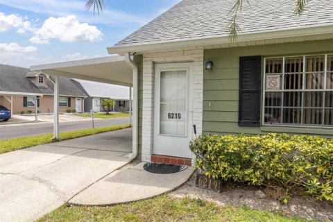Condo in New Port Richey, Florida, 2 bedrooms  № 1681620 - photo 1