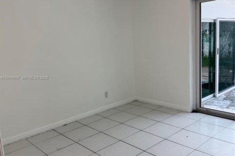 Villa ou maison à louer à Miami, Floride: 3 chambres, 129.6 m2 № 2385010 - photo 7