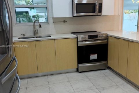 Villa ou maison à louer à Miami, Floride: 3 chambres, 129.6 m2 № 2385010 - photo 5