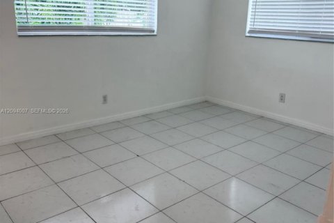 Villa ou maison à louer à Miami, Floride: 3 chambres, 129.6 m2 № 2385010 - photo 9