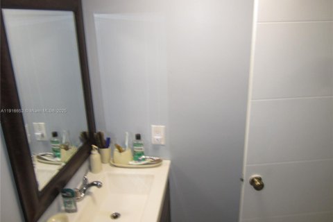 Condo in Sunrise, Florida, 1 bedroom № 1973925 - photo 14