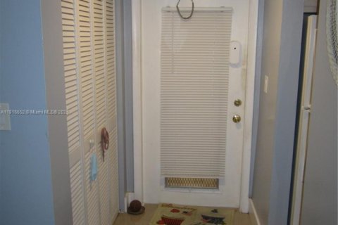 Condo in Sunrise, Florida, 1 bedroom № 1973925 - photo 17