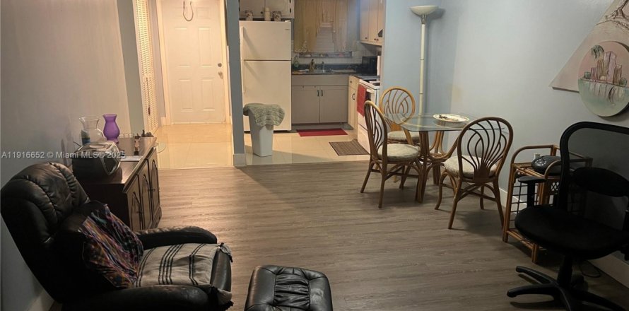 Condo in Sunrise, Florida, 1 bedroom № 1973925