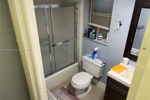 Condo in Sunrise, Florida, 1 bedroom № 1973925 - photo 13