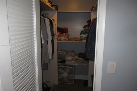 Condo in Sunrise, Florida, 1 bedroom № 1973925 - photo 12